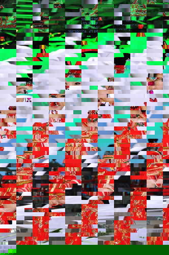 内蒙古馆的美女 人民网记者 马丽娅 摄